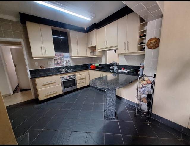 4 BEDROOM PROPERTY TO RENT IN SHALLCROSS